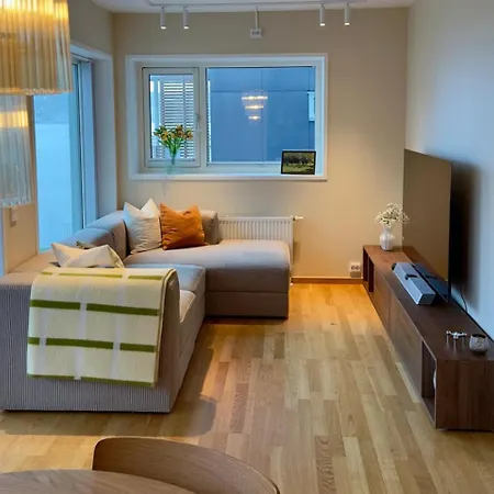 Tromso 3-bed Sleeps 5 With Parking
